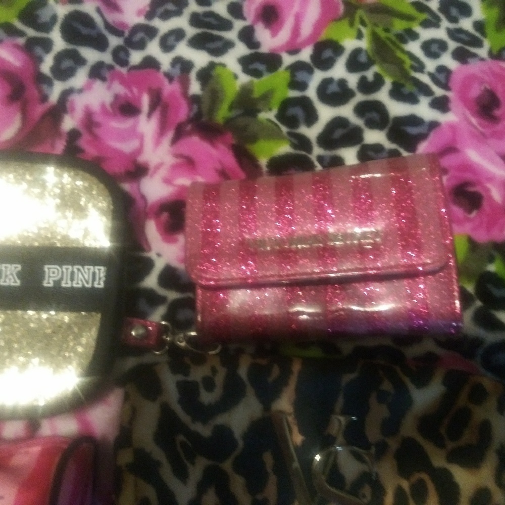 5 new Pink Victoria secret purses and make up bags